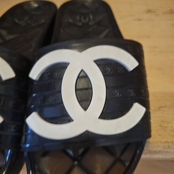 Chanel Jelly Slides - Picture 5 of 7